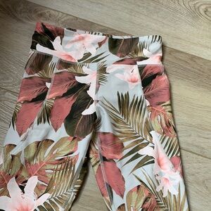 Leggings, Hawaiian print, old navy, stretchy, cute, comfortable kids large 10-12